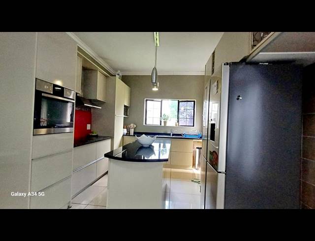 3 BEDROOM HOUSE FOR SALE IN COUNTRY VIEW